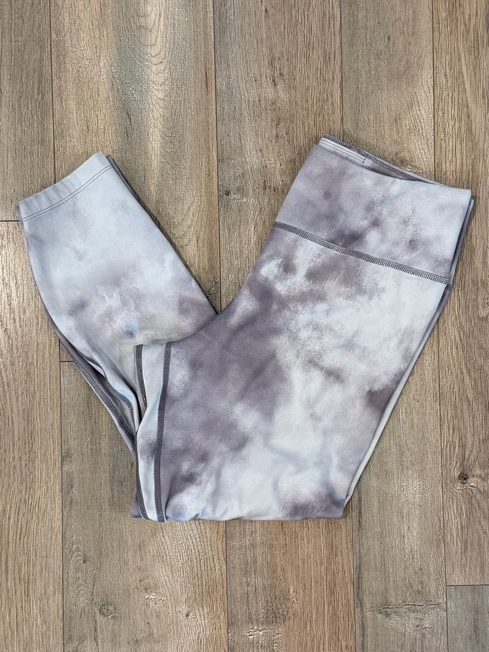 Nike Cropped Tie-Dye Leggings in Light Gray and Lavender